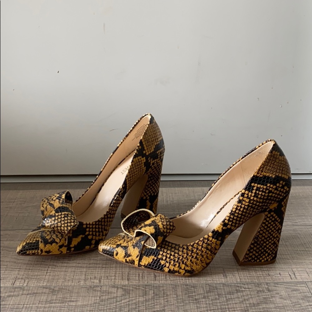 LEATHER PUMPS